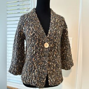 Chunky Knit Sweater with one button closure  -  Gray, cream and caramel.